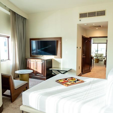 Majestic Cove Hotel - Formerly Le Meridien Fairway Дубай Экстерьер фото