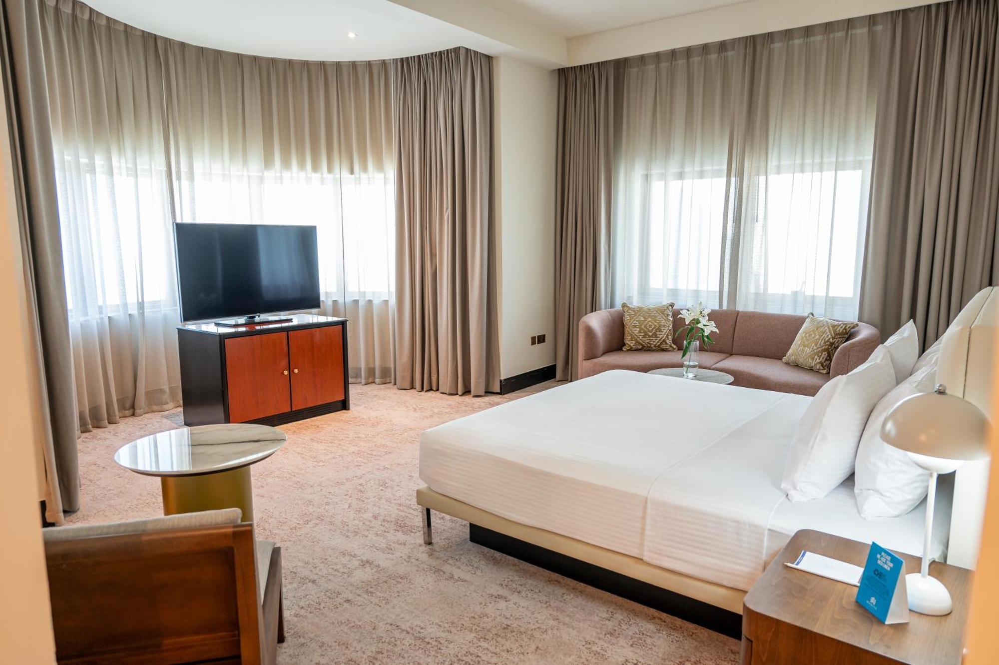 Majestic Cove Hotel - Formerly Le Meridien Fairway Дубай Экстерьер фото