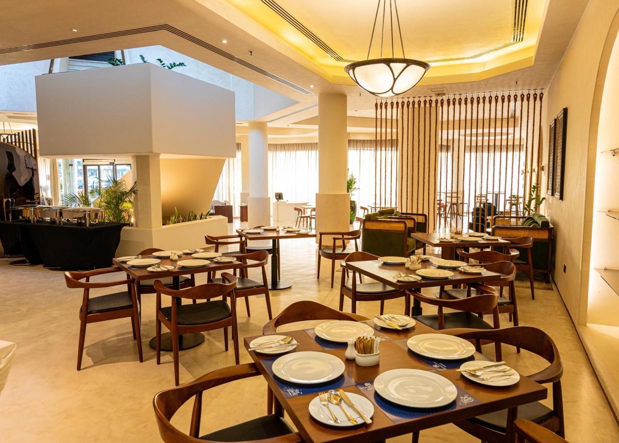 Majestic Cove Hotel - Formerly Le Meridien Fairway Дубай Экстерьер фото