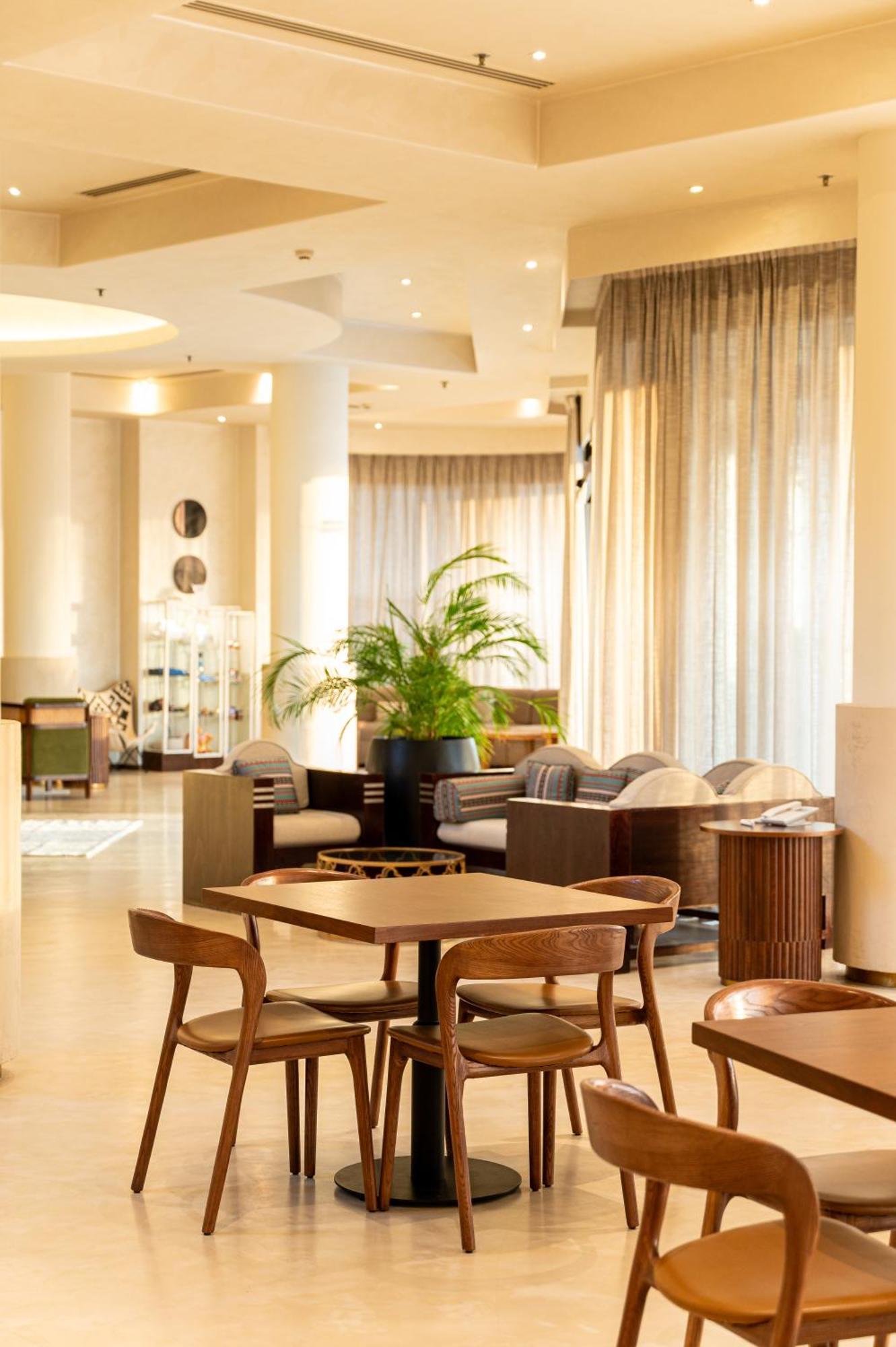 Majestic Cove Hotel - Formerly Le Meridien Fairway Дубай Экстерьер фото