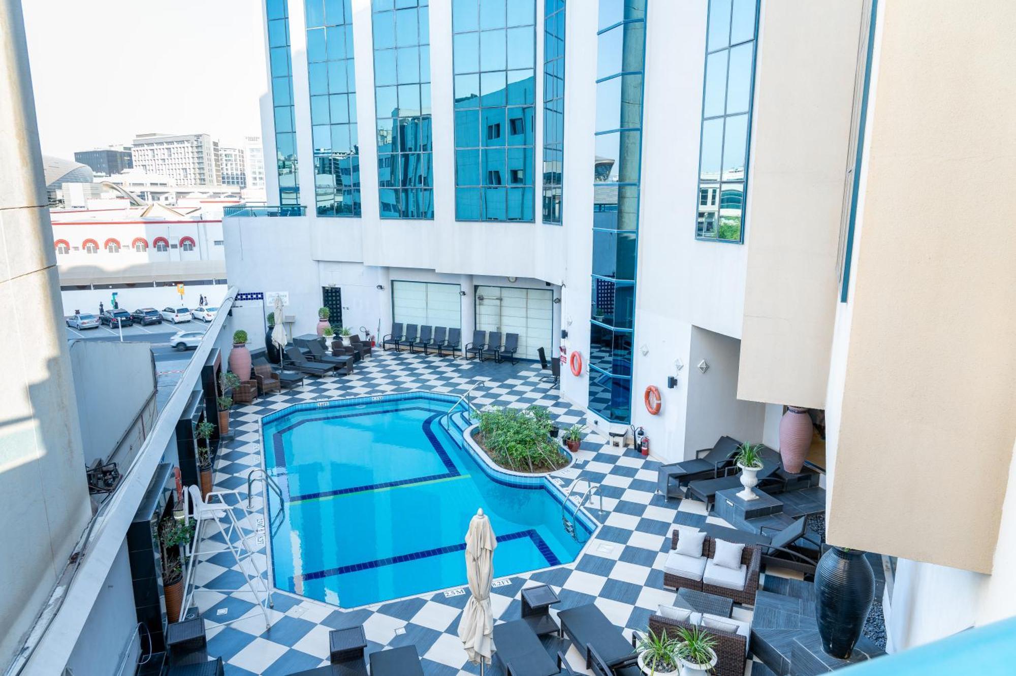 Majestic Cove Hotel - Formerly Le Meridien Fairway Дубай Экстерьер фото