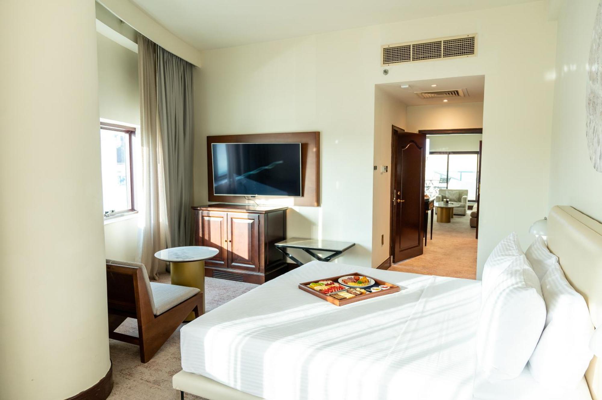 Majestic Cove Hotel - Formerly Le Meridien Fairway Дубай Экстерьер фото