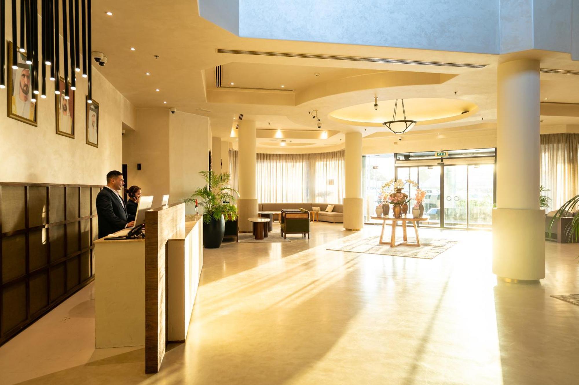 Majestic Cove Hotel - Formerly Le Meridien Fairway Дубай Экстерьер фото