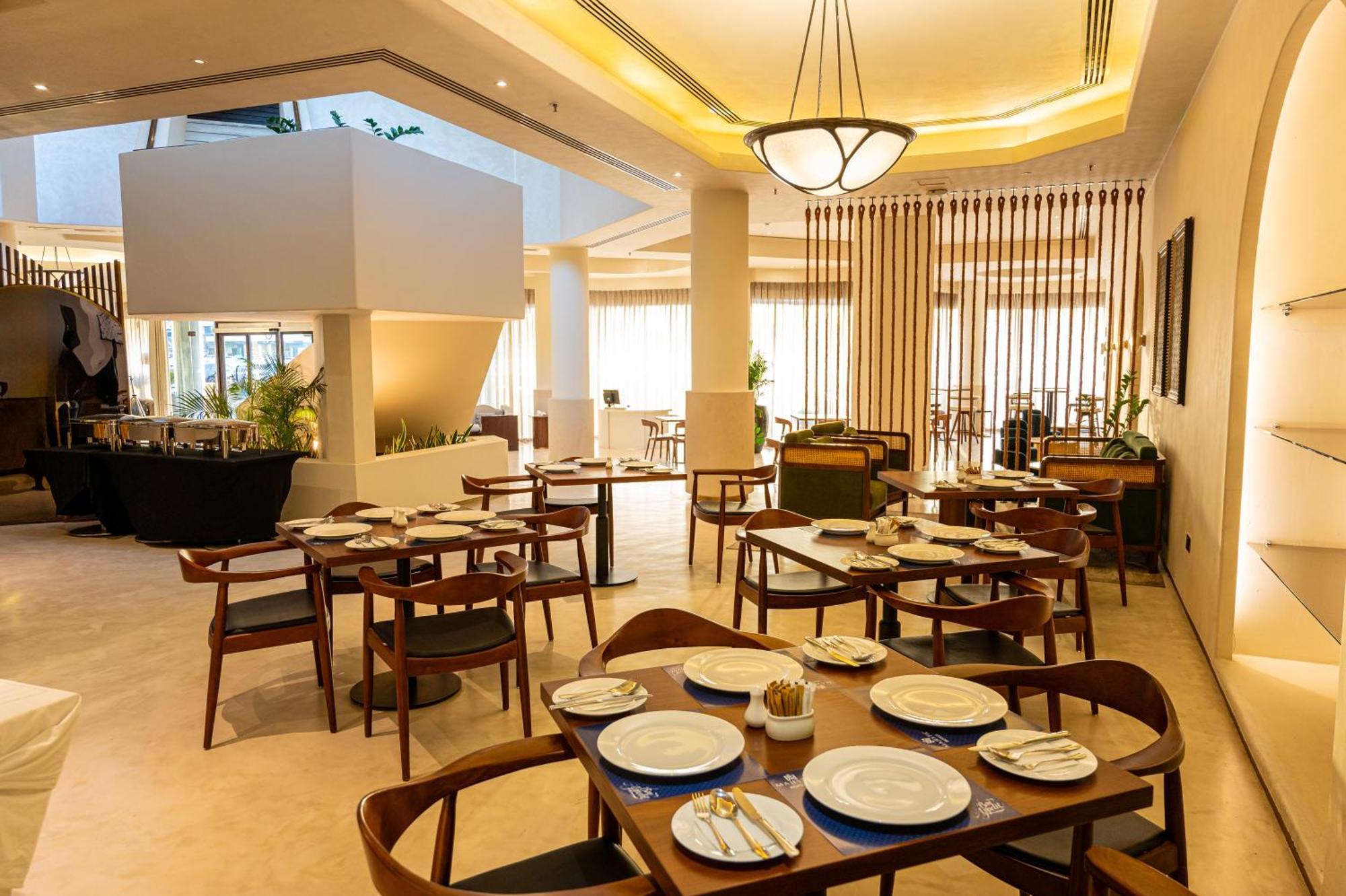 Majestic Cove Hotel - Formerly Le Meridien Fairway Дубай Экстерьер фото