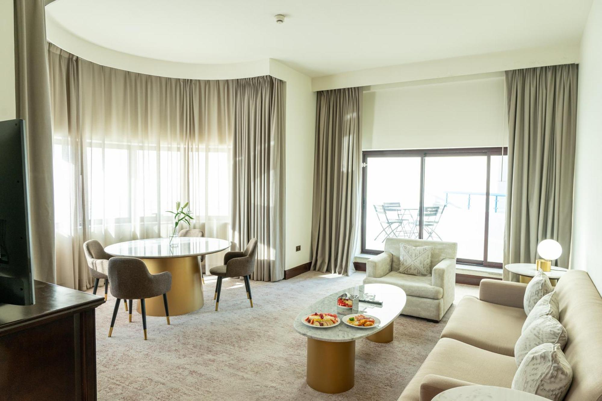 Majestic Cove Hotel - Formerly Le Meridien Fairway Дубай Экстерьер фото